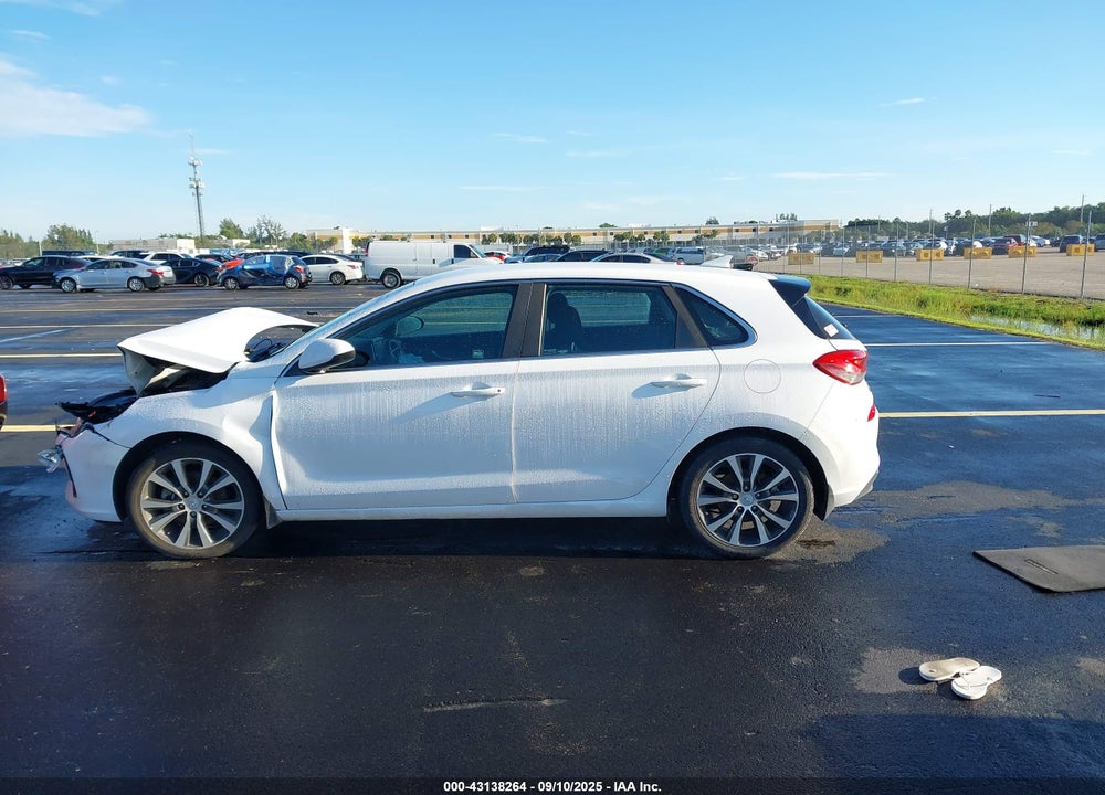 2018 HYUNDAI ELANTRA VIN: KMHH35LE0JU016526