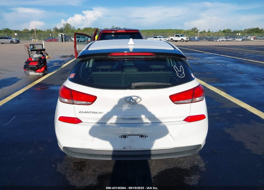 2018 HYUNDAI ELANTRA VIN: KMHH35LE0JU016526