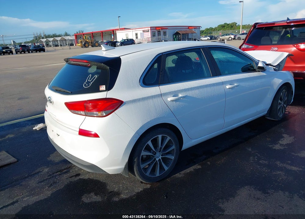 2018 HYUNDAI ELANTRA VIN: KMHH35LE0JU016526