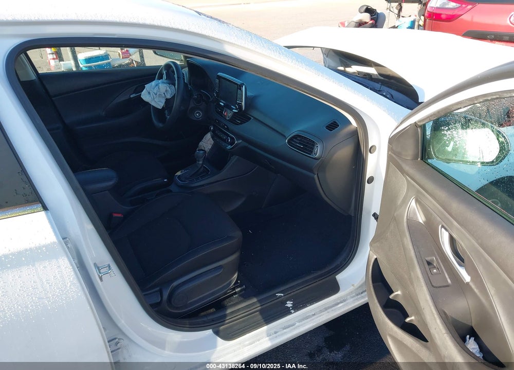 2018 HYUNDAI ELANTRA VIN: KMHH35LE0JU016526