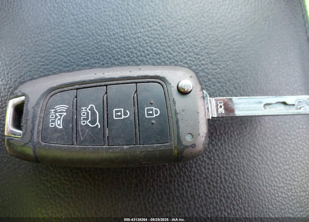 2018 HYUNDAI ELANTRA VIN: KMHH35LE0JU016526
