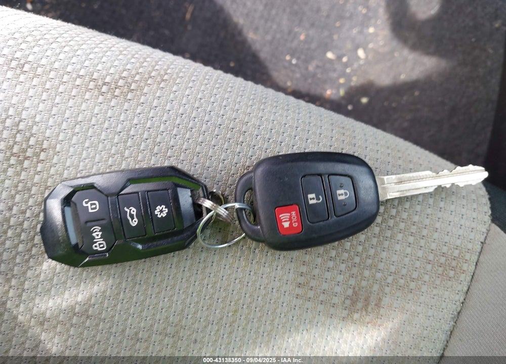 2017 TOYOTA RAV4 VIN: 2T3RFREV5HW559503
