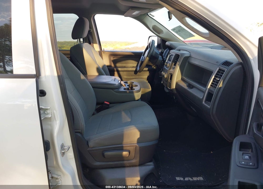 2014 RAM 1500 VIN: 3C6RR6KT0EG221633