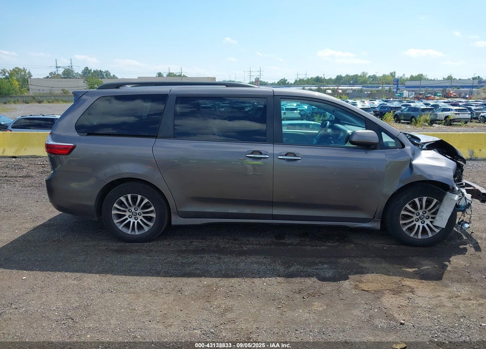 2018 TOYOTA SIENNA XLE 8 PASSENGER VIN: 5TDYZ3DC8JS935845