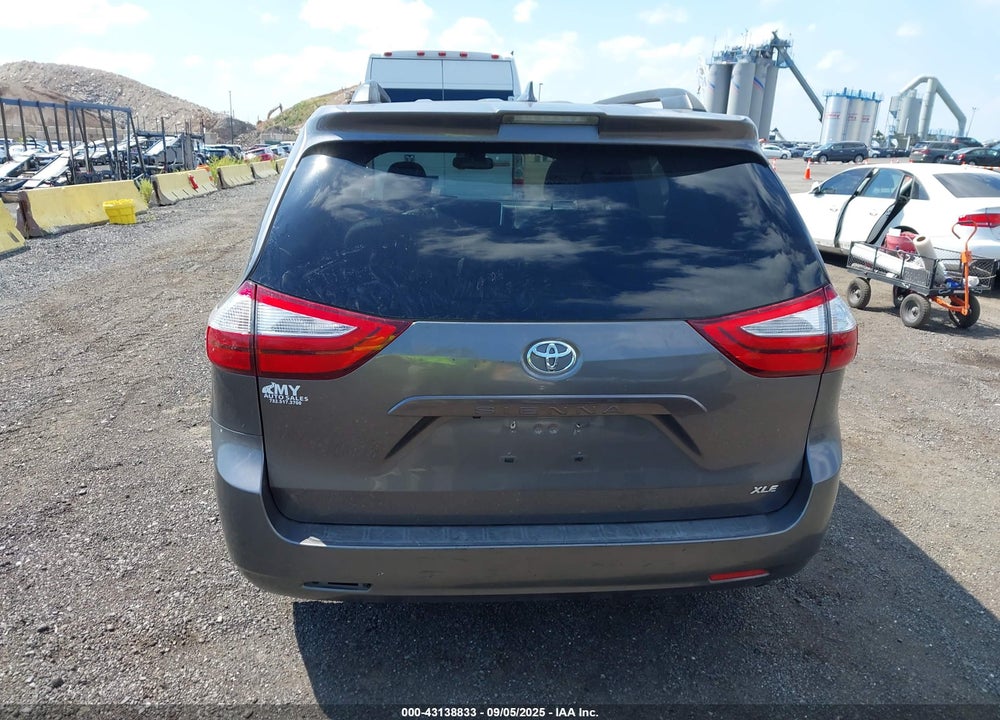 2018 TOYOTA SIENNA XLE 8 PASSENGER VIN: 5TDYZ3DC8JS935845