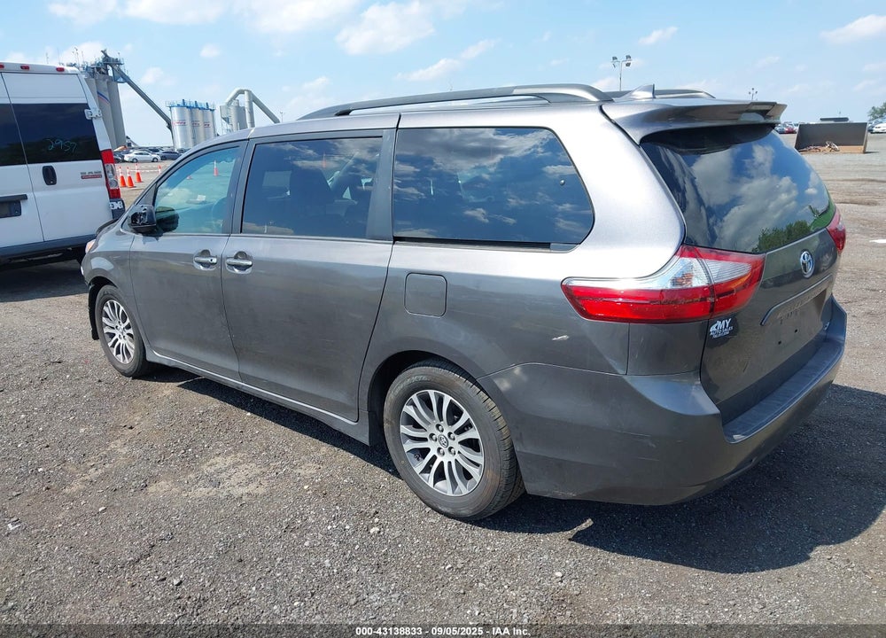 2018 TOYOTA SIENNA XLE 8 PASSENGER VIN: 5TDYZ3DC8JS935845