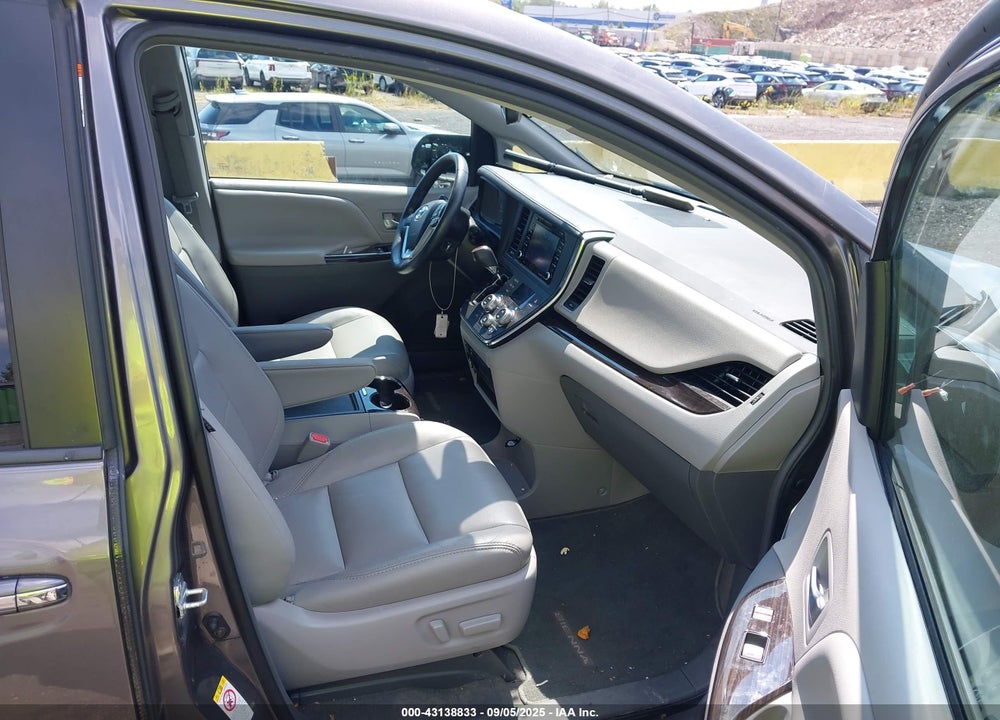 2018 TOYOTA SIENNA XLE 8 PASSENGER VIN: 5TDYZ3DC8JS935845