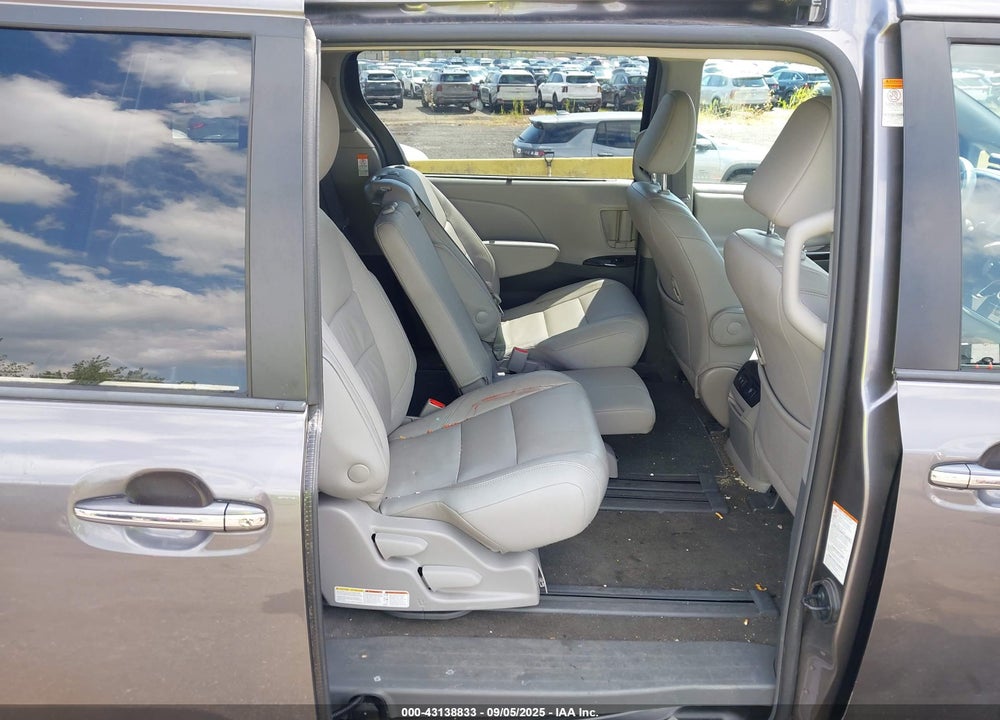 2018 TOYOTA SIENNA XLE 8 PASSENGER VIN: 5TDYZ3DC8JS935845