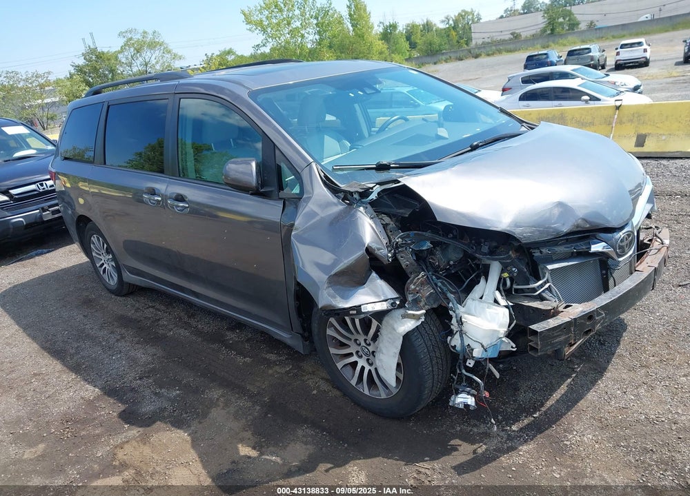 2018 TOYOTA SIENNA XLE 8 PASSENGER VIN: 5TDYZ3DC8JS935845