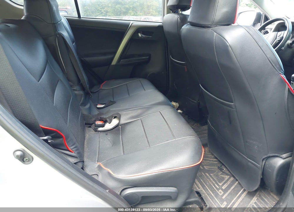 2018 TOYOTA RAV4 VIN: 2T3RFREV8JW803084