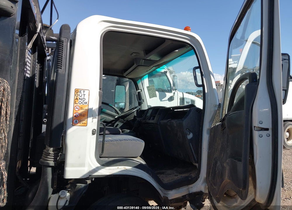 2024 ISUZU NPR HD VIN: 54DC4W1D4RS215027
