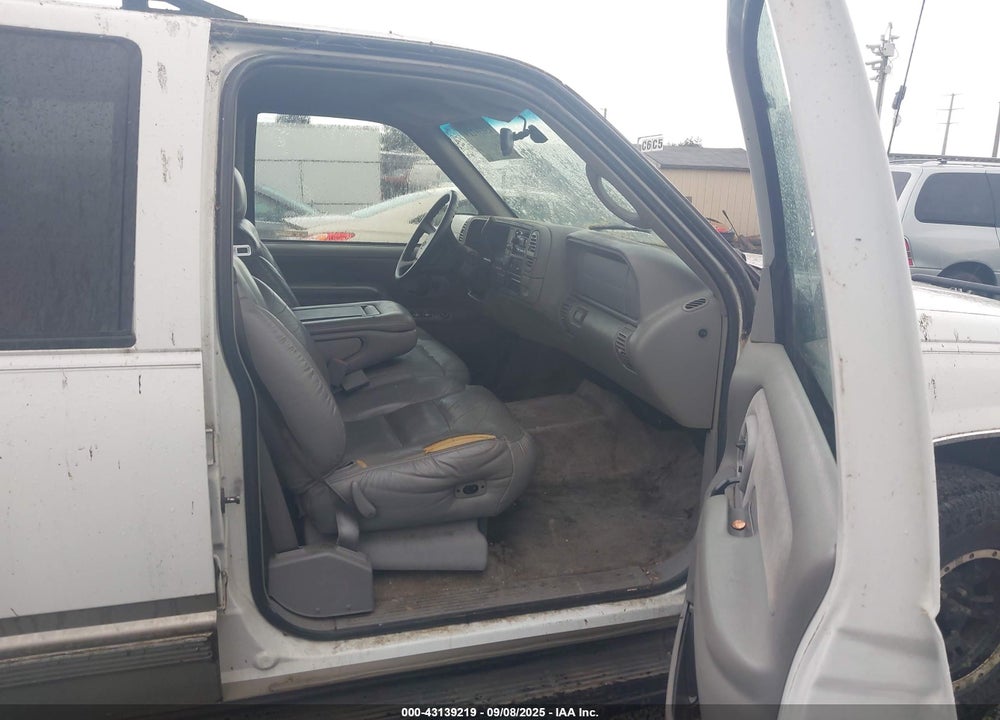 1999 CHEVROLET TAHOE LS VIN: 1GNEK13R8XJ427826