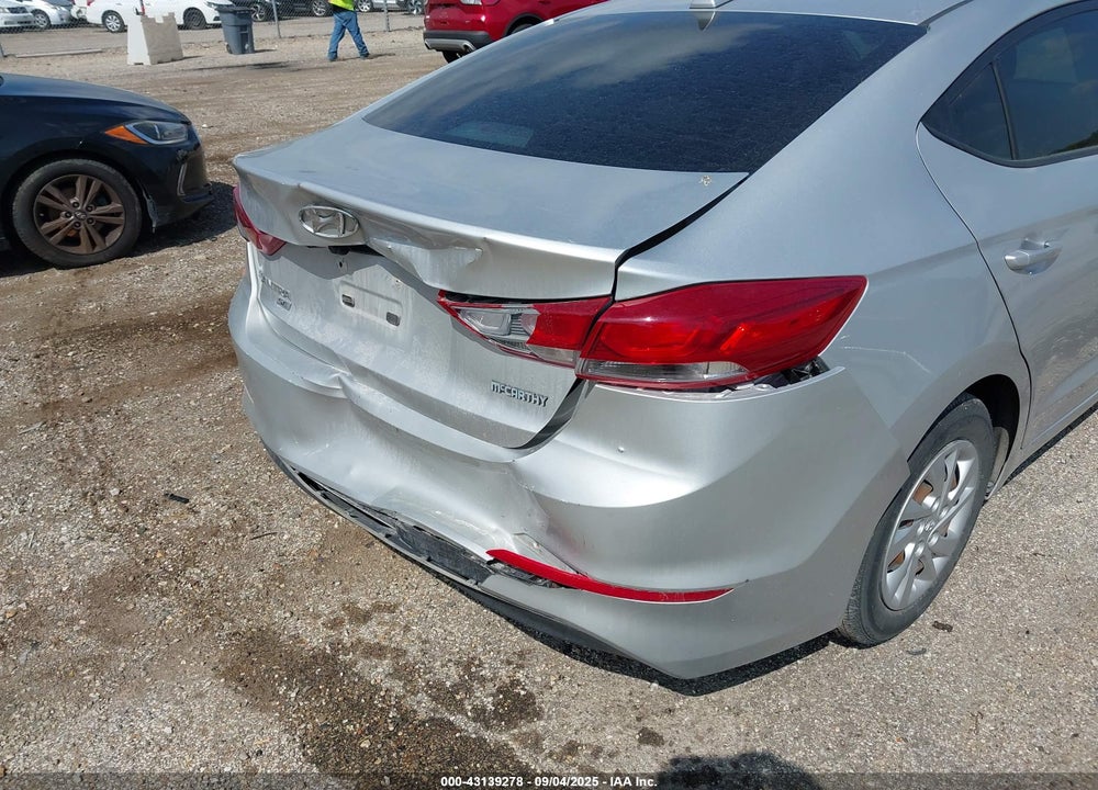 2018 HYUNDAI ELANTRA VIN: 5NPD74LF1JH376103