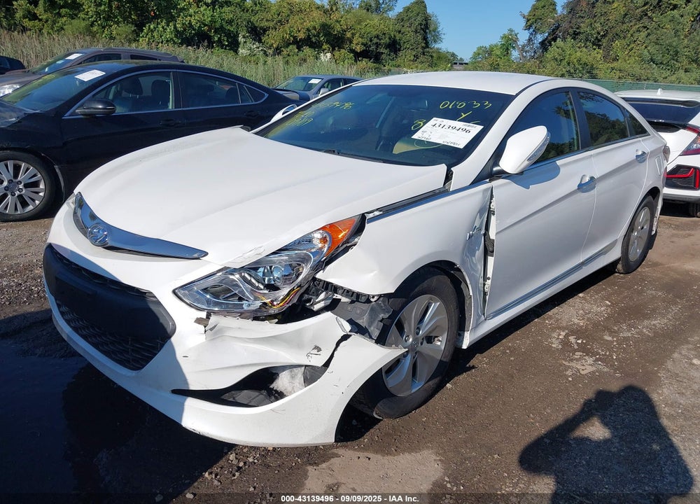 2015 HYUNDAI SONATA HYBRID VIN: KMHEC4A43FA119911