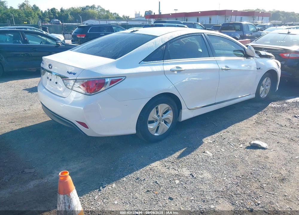 2015 HYUNDAI SONATA HYBRID VIN: KMHEC4A43FA119911