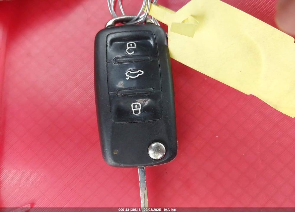 2013 VOLKSWAGEN TIGUAN VIN: WVGBV3AX7DW588484