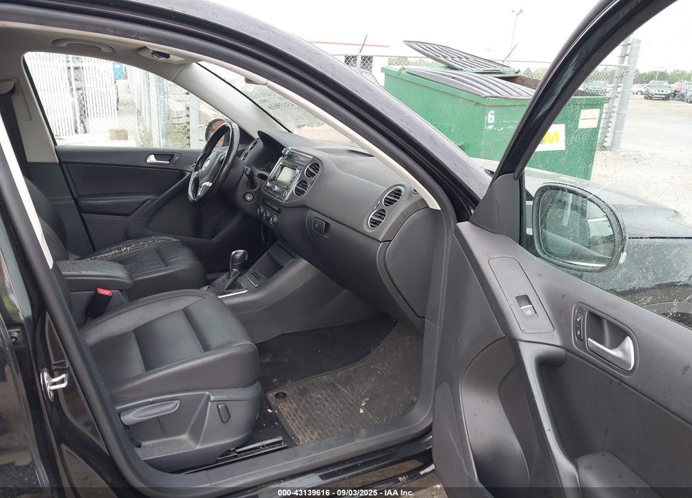 2013 VOLKSWAGEN TIGUAN VIN: WVGBV3AX7DW588484