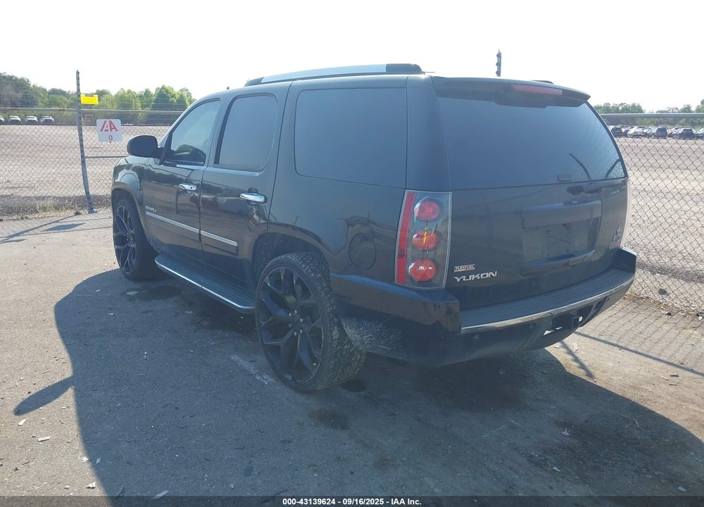 2012 GMC YUKON DENALI VIN: 1GKS1EEF1CR282590