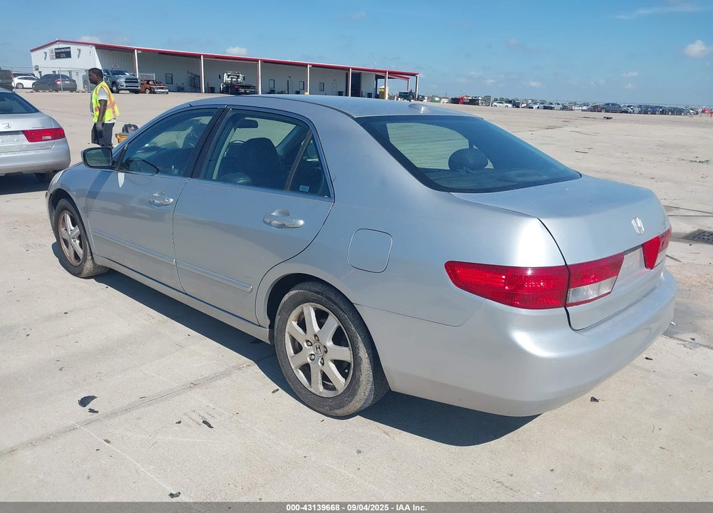 2005 HONDA ACCORD 2.4 EX VIN: 1HGCM56735A032110