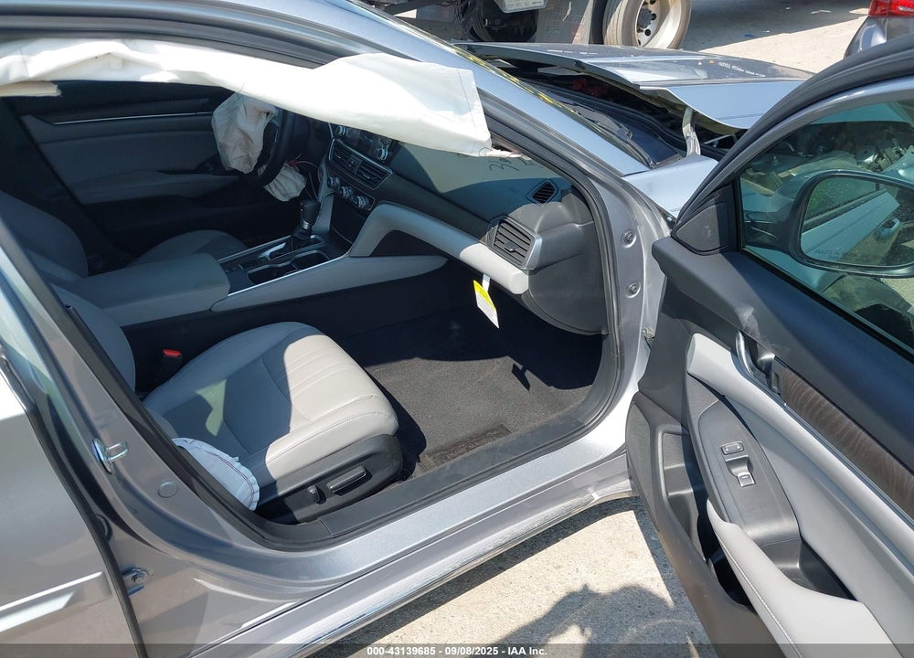 2018 HONDA ACCORD VIN: 1HGCV1F58JA081107