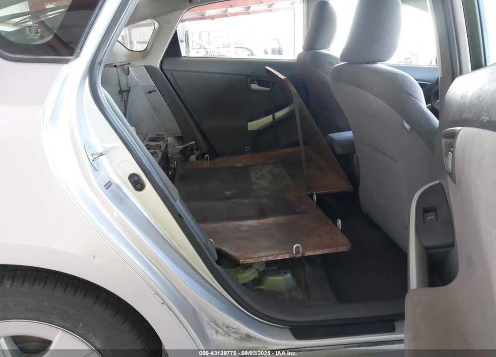 2011 TOYOTA PRIUS TWO VIN: JTDKN3DU9B0301555