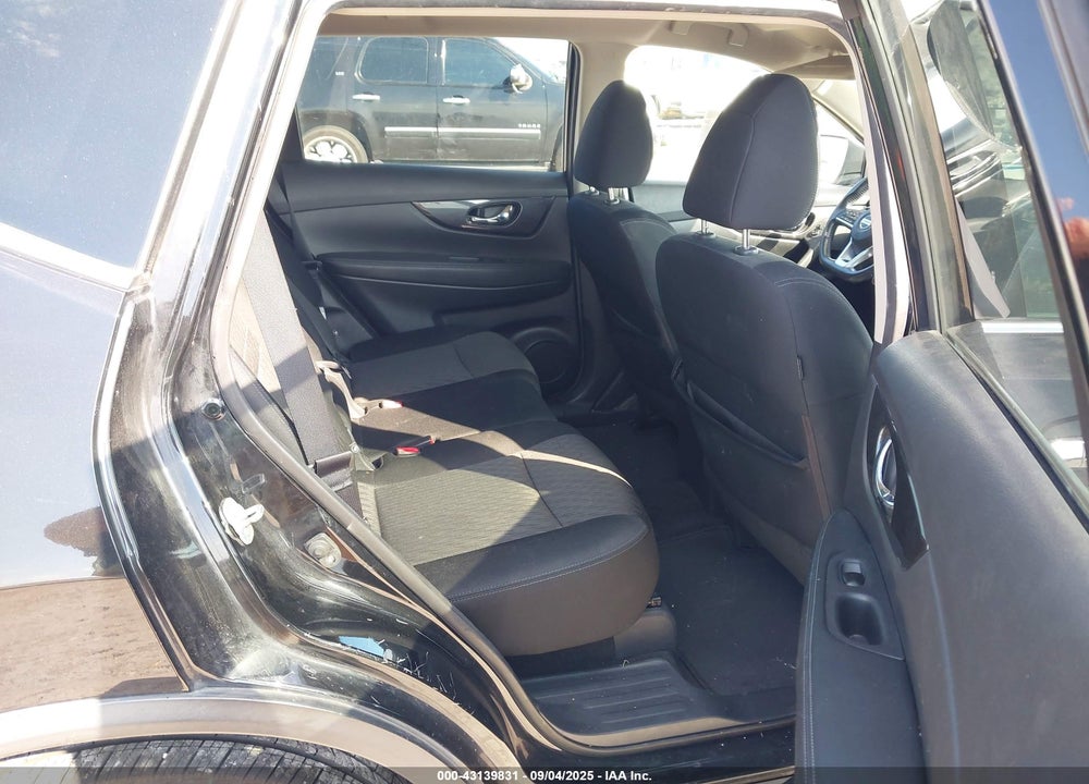 2017 NISSAN ROGUE VIN: KNMAT2MT1HP523400