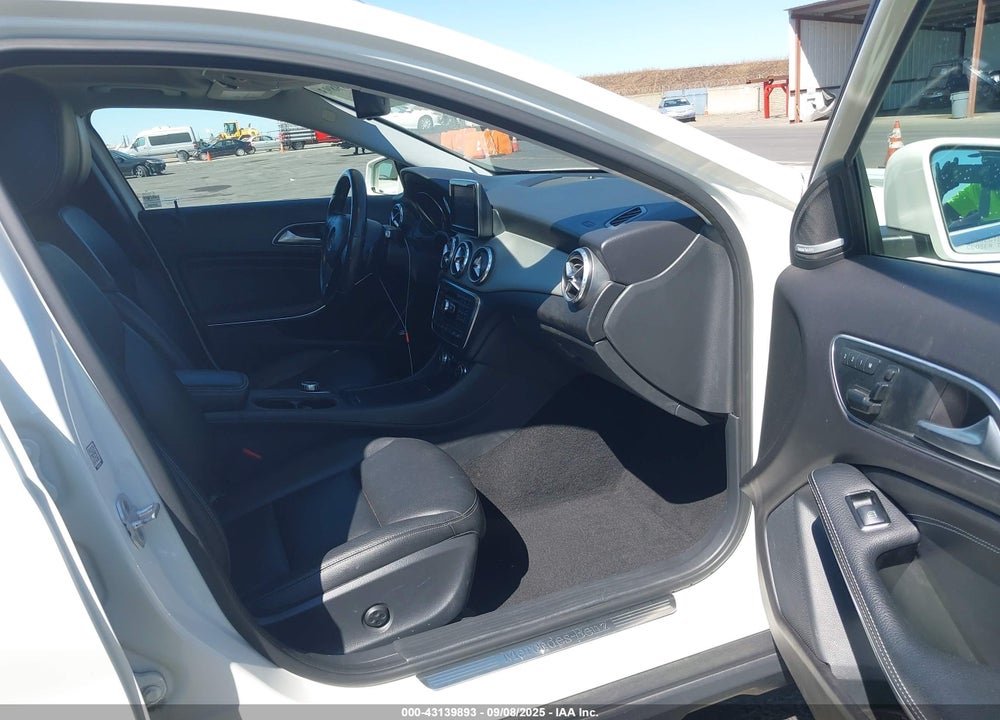 2015 MERCEDES-BENZ GLA-CLASS VIN: WDCTG4GB0FJ178656