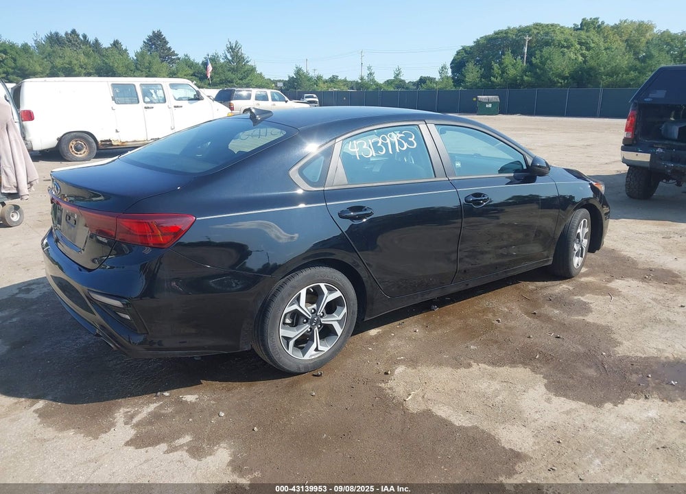 2021 KIA FORTE VIN: 3KPF24AD3ME402802
