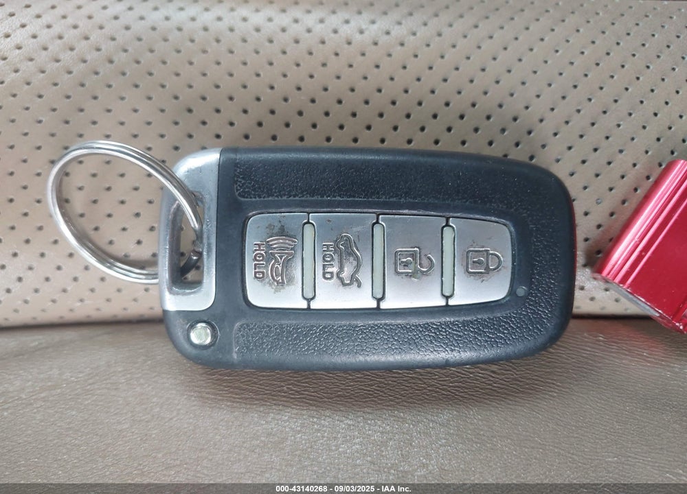 2012 HYUNDAI AZERA VIN: KMHFG4JG0CA138138