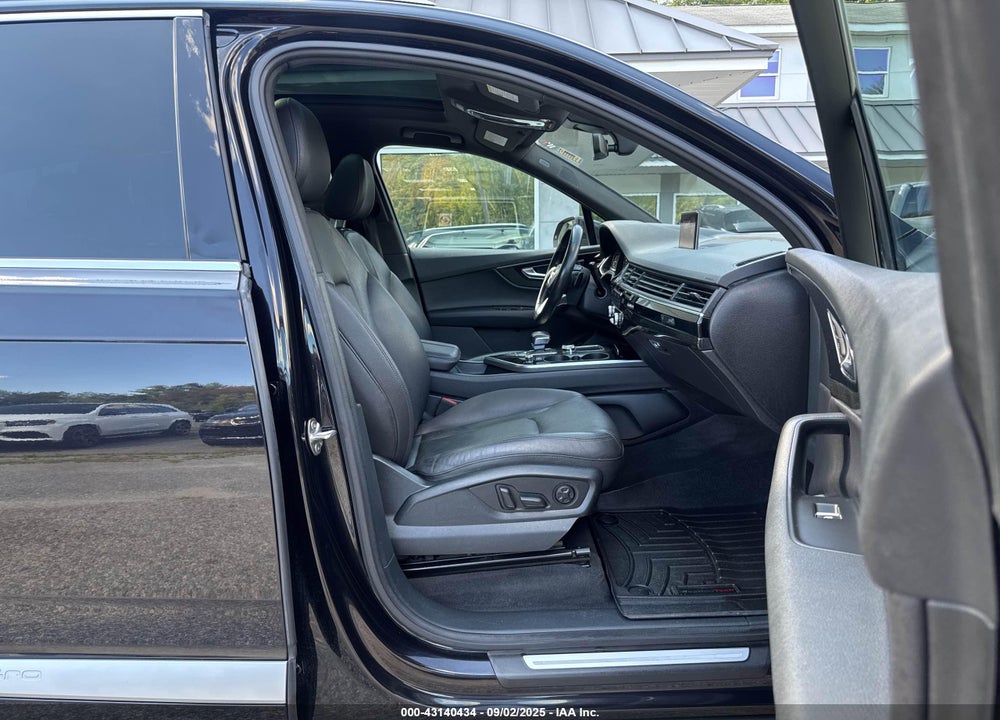 2017 AUDI Q7 VIN: WA1LAAF70HD025967