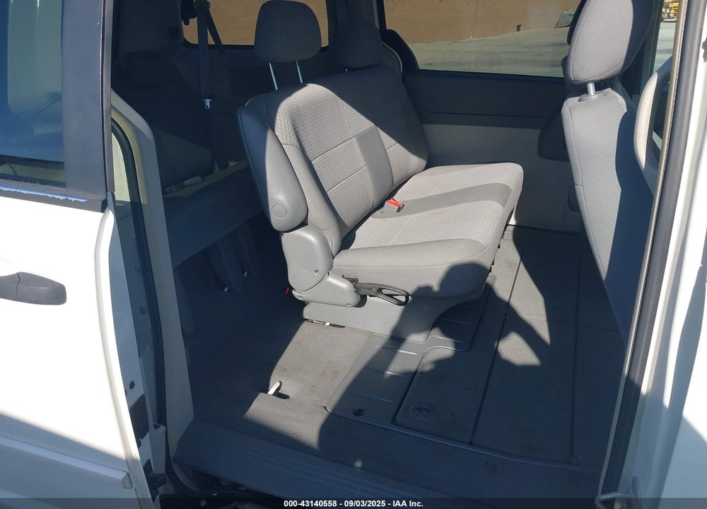 2008 CHRYSLER TOWN & COUNTRY VIN: 2A8HR44H88R606088