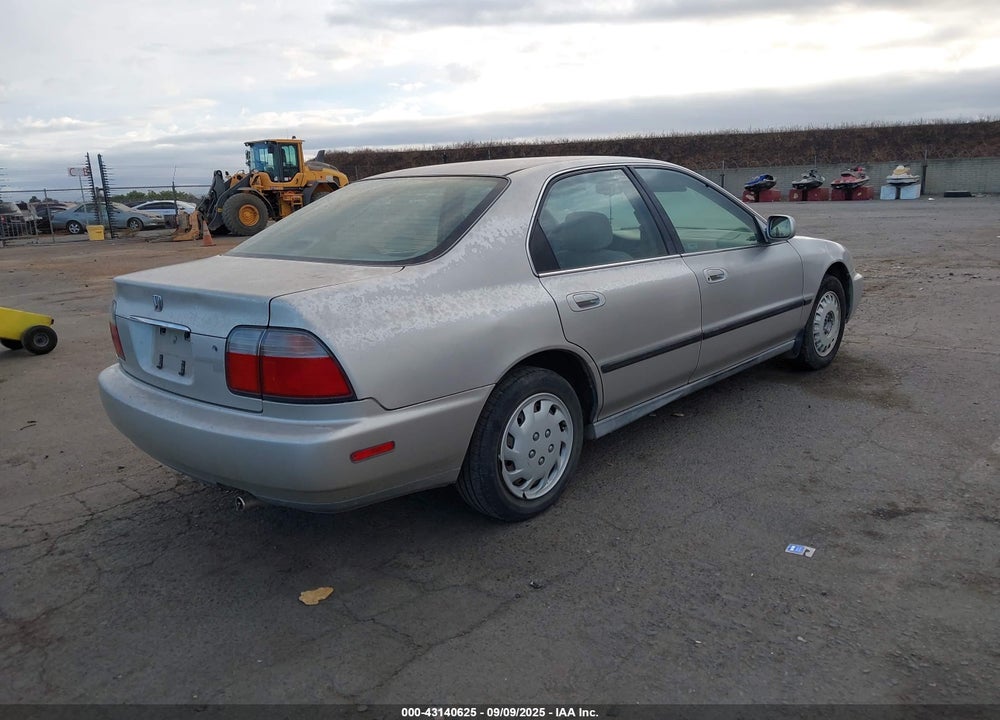 1997 HONDA ACCORD LX VIN: 1HGCD563XVA061830