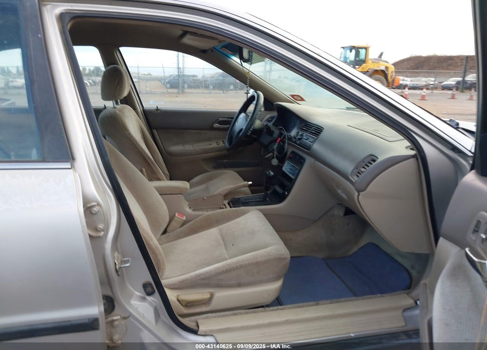 1997 HONDA ACCORD LX VIN: 1HGCD563XVA061830