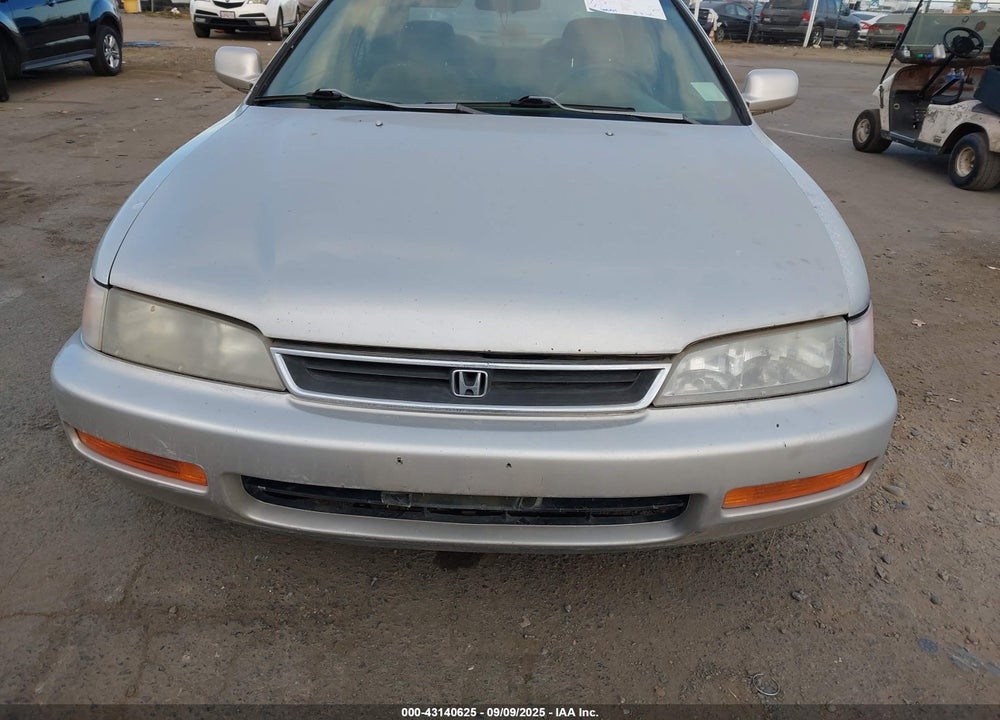 1997 HONDA ACCORD LX VIN: 1HGCD563XVA061830