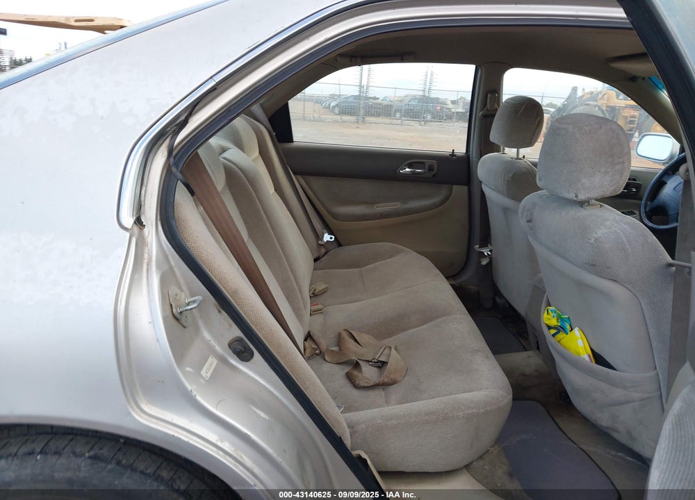 1997 HONDA ACCORD LX VIN: 1HGCD563XVA061830