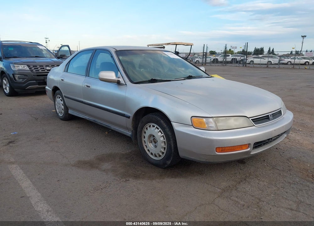 1997 HONDA ACCORD LX VIN: 1HGCD563XVA061830
