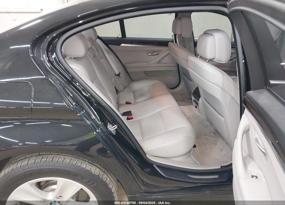 2013 BMW 5 SERIES VIN: WBAXH5C55DD111828