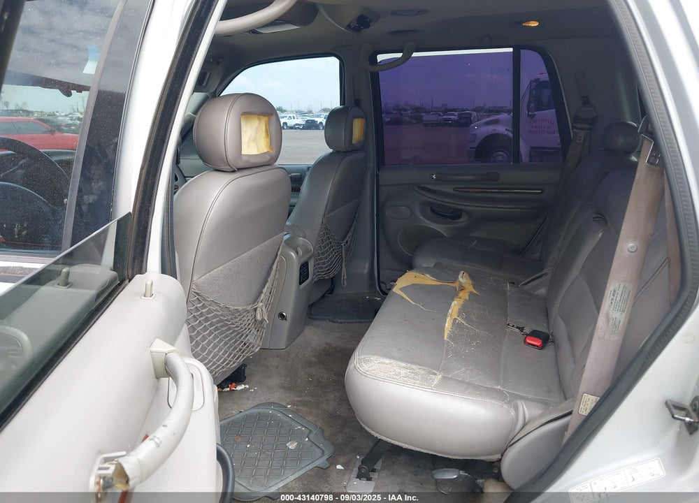 1998 LINCOLN NAVIGATOR VIN: 5LMPU28LXWLJ31143