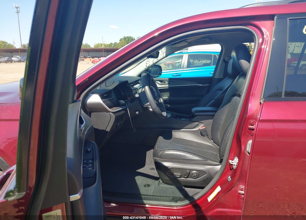 2023 JEEP GRAND CHEROKEE L VIN: 1C4RJKBG9P8104377
