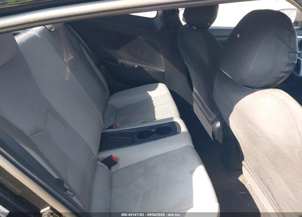 2013 HYUNDAI VELOSTER BASE W/GRAY VIN: KMHTC6AD2DU162618