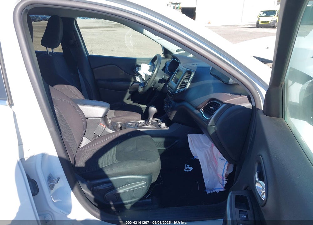 2019 JEEP CHEROKEE LATITUDE 4X4 VIN: 1C4PJMCX5KD233735