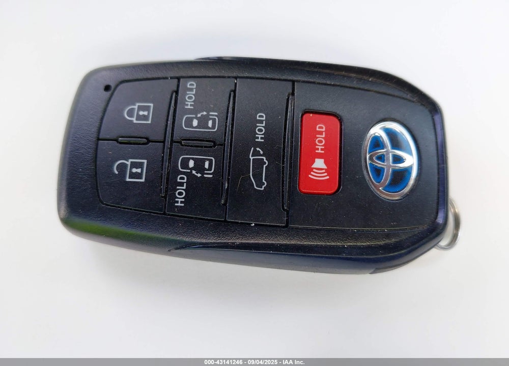 2025 TOYOTA SIENNA XLE VIN: 5TDJRKEC2SS235430