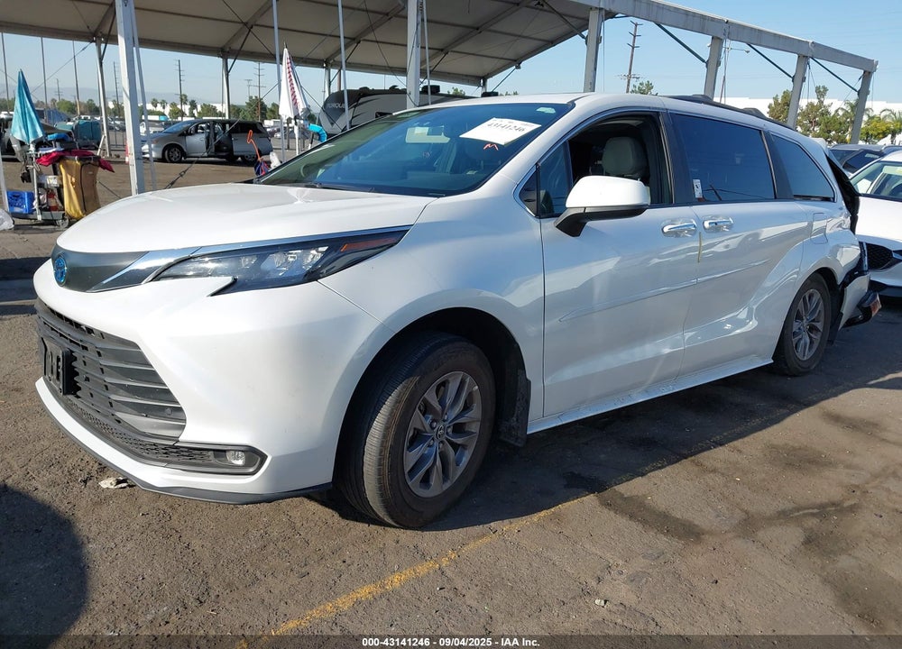 2025 TOYOTA SIENNA XLE VIN: 5TDJRKEC2SS235430