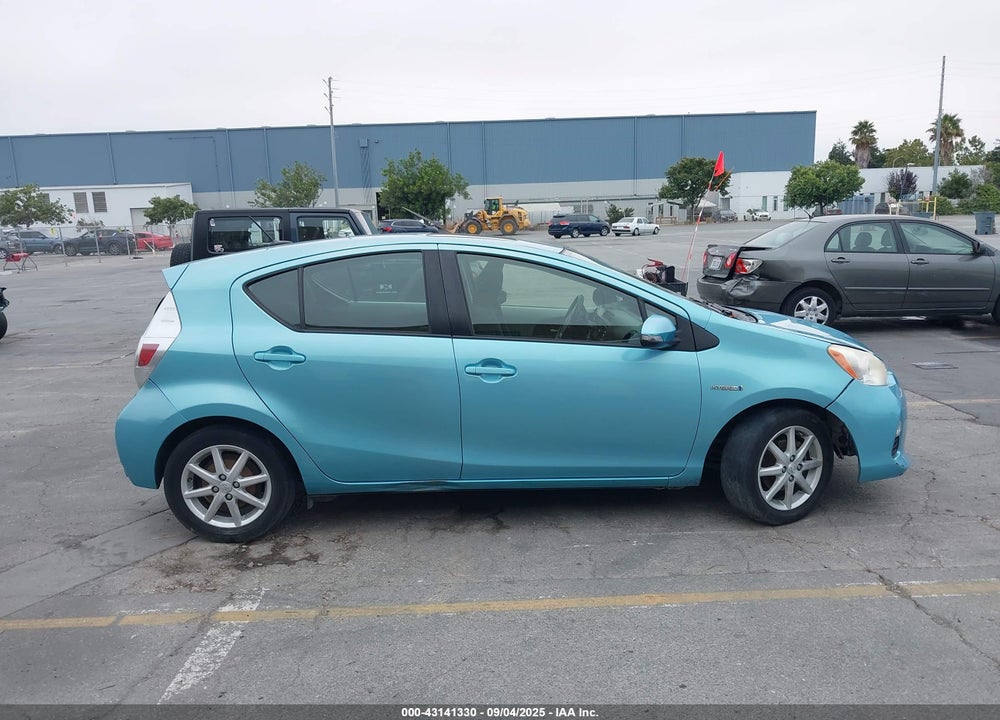 2013 TOYOTA PRIUS C THREE VIN: JTDKDTB39D1046528