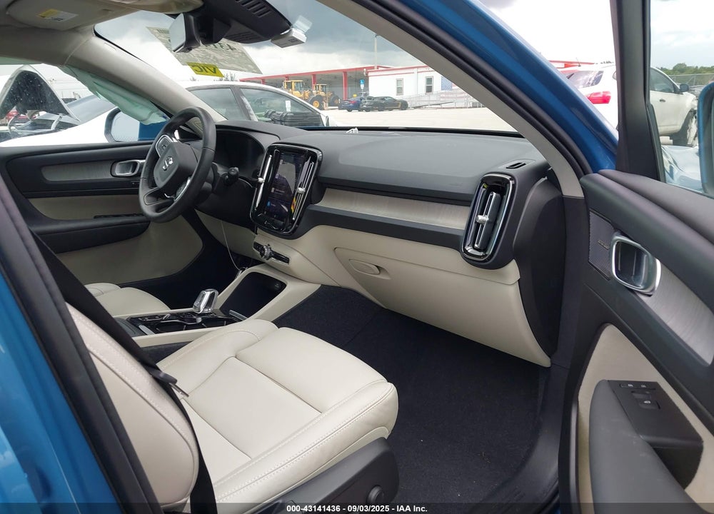 2024 VOLVO XC40 B5 PLUS BRIGHT THEME VIN: YV4L12UE5R2312390