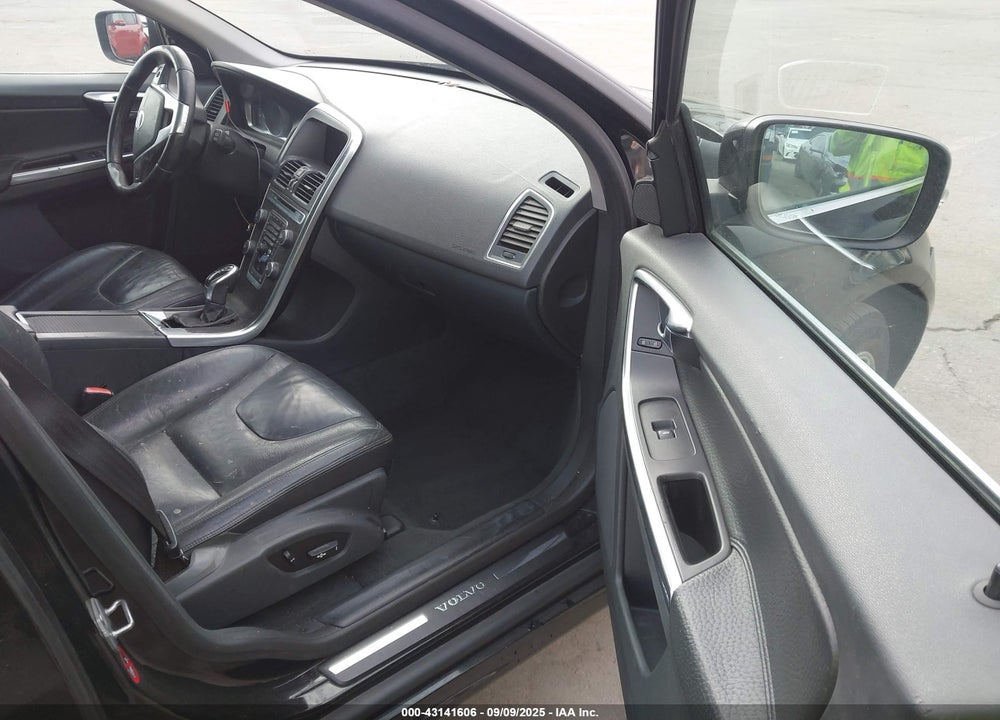 2014 VOLVO XC60 VIN: YV4940DL7E2516848