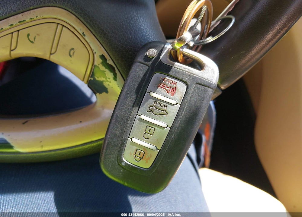 2011 HYUNDAI SONATA VIN: 5NPEC4AC2BH143907