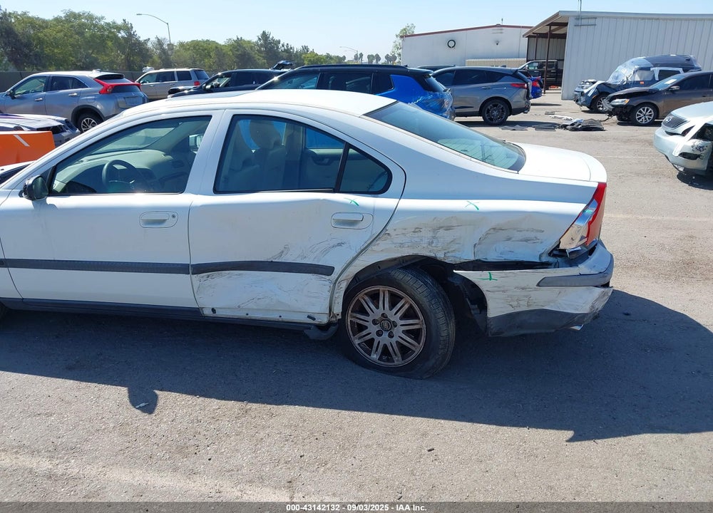 2004 VOLVO S60 2.5T VIN: YV1RS59VX42323604