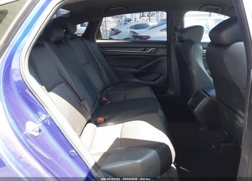 2018 HONDA ACCORD VIN: 1HGCV1F39JA061835