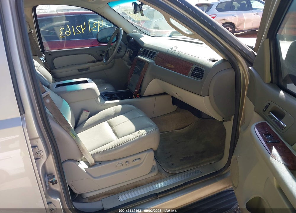 2007 CHEVROLET SUBURBAN 1500 LT VIN: 3GNFK16397G132022